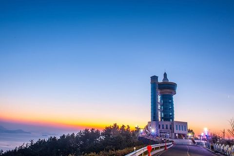 还有boo，露台，早晨，天空，建筑，建筑外观，建筑结构，城市