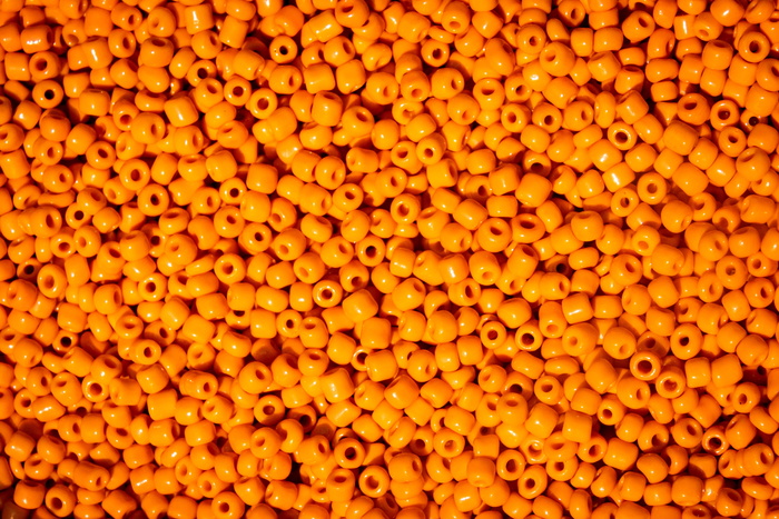 橙色珠子的填充框摄影
