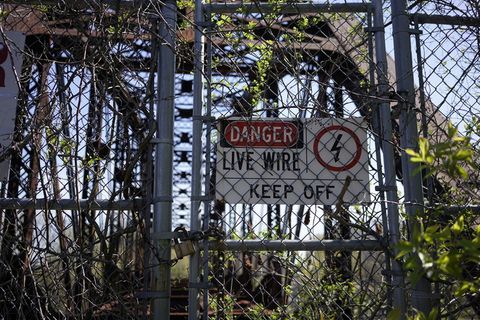 美国，downingtown，bridge，live wire，fence，Discard，danger，communication