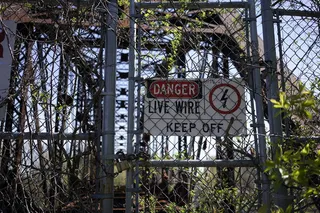 美国，downingtown，bridge，live wire，fence，Discard，danger，communication