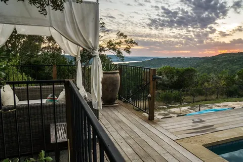 白色天篷帐篷、游泳池、日落、水疗、度假村、水疗、度假村、休闲、山丘