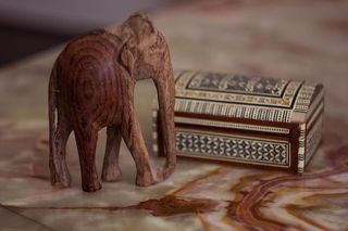 以色列，海法，雕像，大象，木雕，木箱，室内，无人