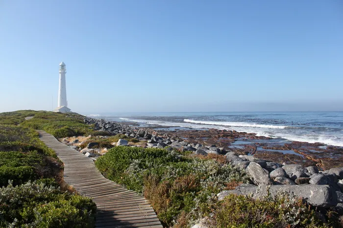 灯塔，岩石，林荫大道，海，水，蓝色，天空，灯塔