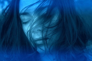 女人感到忧郁-抑郁-抑郁-焦虑