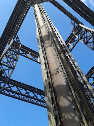 高度，塔楼，高度，低角度视图，天空，建筑，建筑结构，金属