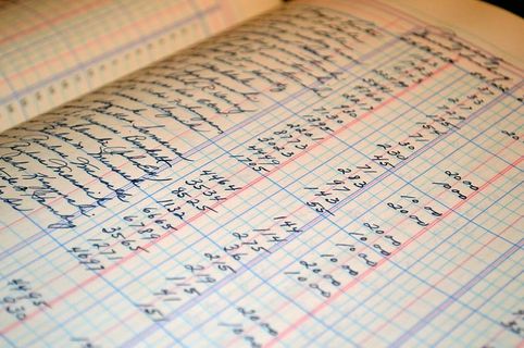 白色分类账纸、分类账、会计、业务、货币、余额、财务、借方 白色分类账纸、分类账、会计、业务、货币、余额、财务、借方