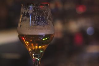 安特卫普，啤酒，杯子，半空，饮料，点心，食品和饮料，酒精