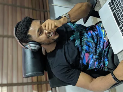 尼日利亚,拉各斯,4a adewole kuku street,护理,耳机,客户,呼叫,聊天 尼日利亚,拉各斯,4a adewole kuku street,护理,耳机,客户,呼叫,聊天