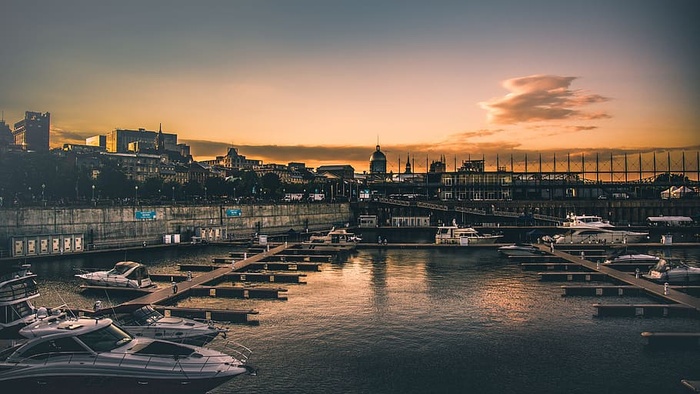 老城，老城，码头，摩托艇