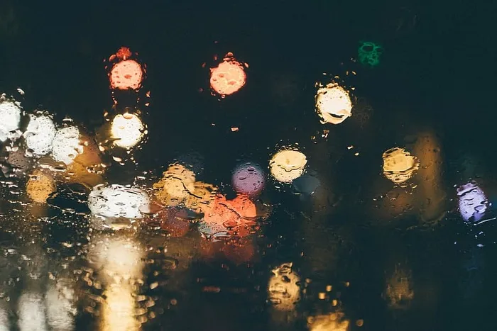 路灯，湿的，玻璃的，各色的，颜色，灯光，雨，雨滴