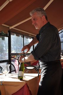 意大利，锡耶纳，葡萄酒，服务员，成熟的成年人，成熟的男人，站着，一个人