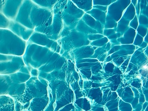 蓝色水壁纸