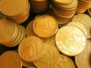 圆形金色硬币，货币，硬币，实体，经济，金融，储蓄，收入