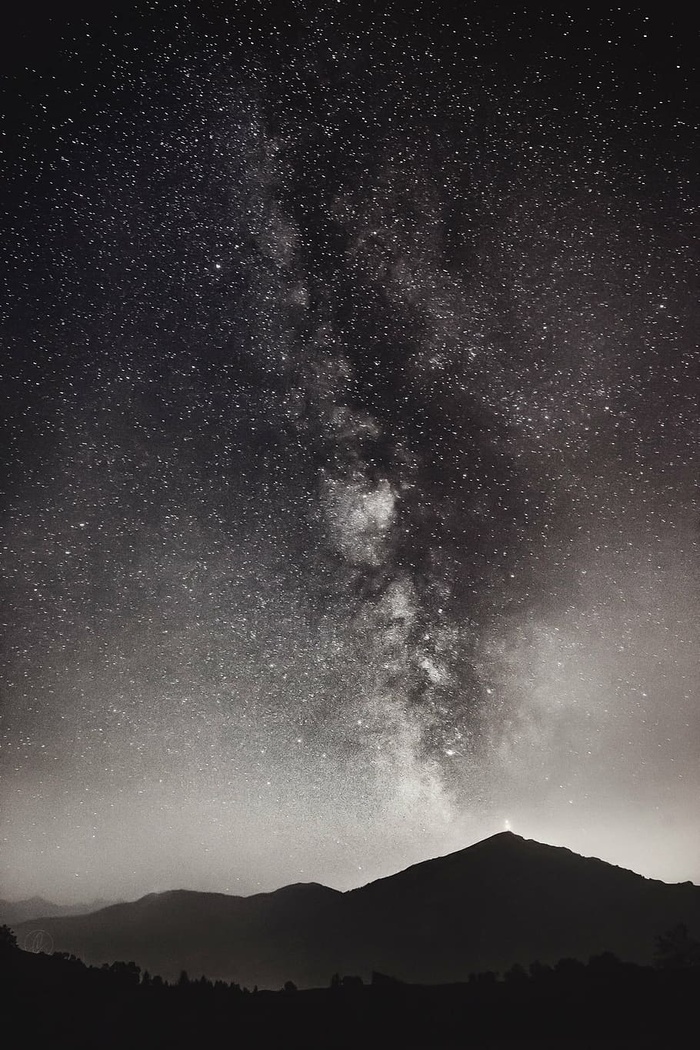 山间风景，银河，夜景