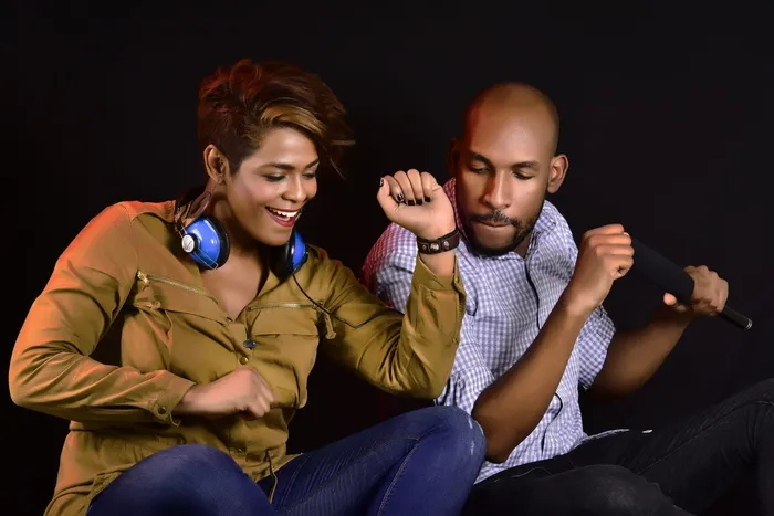 成人、音乐、听力、声音、男人、女人、夫妇、乐趣