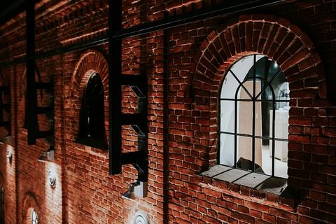 画廊里的各种艺术作品