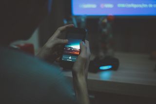 人员定位、桌子、使用、智能手机、访问、动作、成人、苹果