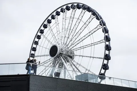 *,圆形,圆形,钢制,金属制,游乐场,公园,屋顶 *,圆形,圆形,钢制,金属制,游乐场,公园,屋顶