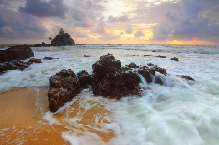 brown，rock，seashore photography，water motion，landmark，sunrise，kemasik，马来西亚