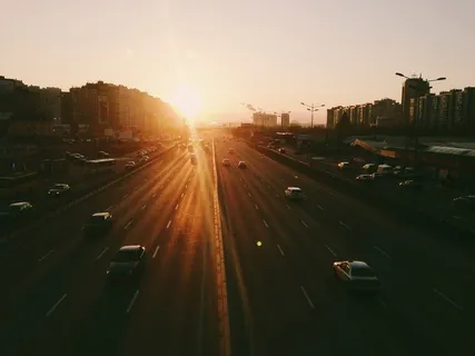 建筑物、汽车、城市、公路、道路、速度、日出、日落 建筑物、汽车、城市、公路、道路、速度、日出、日落