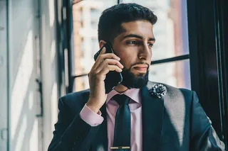 时尚男士手机照