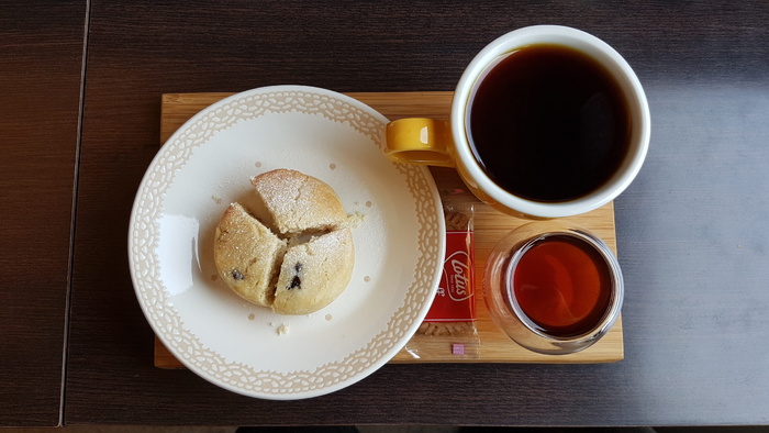 灵感咖啡，安蜜瓜圣克拉拉庄园，烤饼，食品和饮料，桌子，杯子，饮料，马克杯