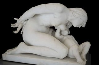 母亲哺乳、儿童雕像、顶部、黑色、木制、桌子、雕塑、雕像