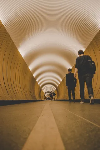 鞋，鞋类，服装，服装，人，人，走廊，布伦克伯格隧道