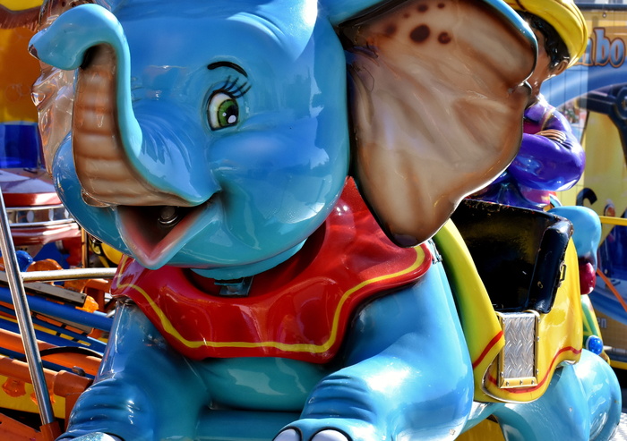 小飞象游乐园，游乐设施，旋转木马，大象，多彩，年度市场，民间节日，乐趣