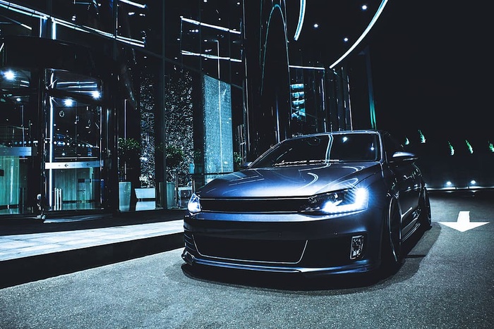 晚上在城里开车