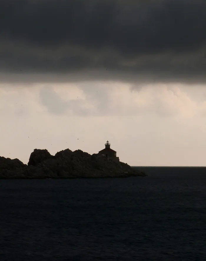 暴风雨、大海、黑暗、戏剧性、云朵、天空、户外、风景
