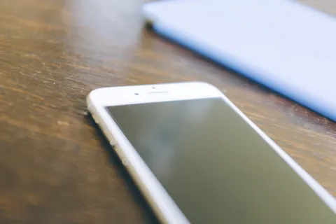 苹果iPhone,物体,手机,智能手机,技术,电话,桌子,现代 苹果iPhone,物体,手机,智能手机,技术,电话,桌子,现代