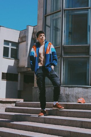 服装，服装，鞋子，鞋类，人，人，裤子，家居装饰