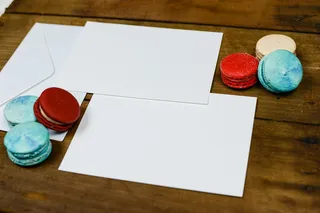 桌子，室内，无人，纸，高角度视图，木质材料，画笔，静物