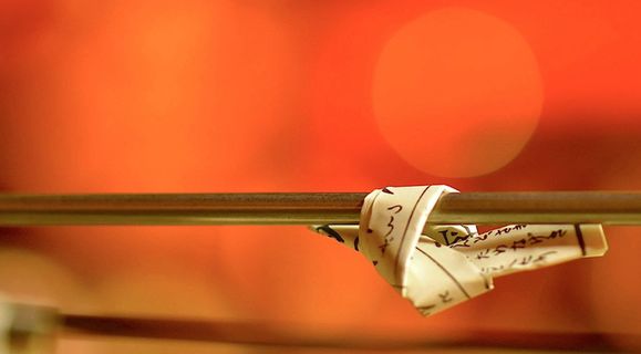 财富、朱红、领带、室内、特写、无人、聚焦前景、选择性聚焦