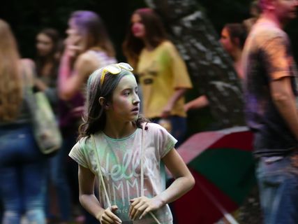 童年，不确定，小女孩，孩子的肖像，害羞，好奇，男人，孩子