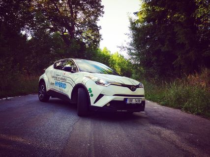 česko，oslavička，生态汽车，生态，老路，绿色，白色汽车，丰田混合动力