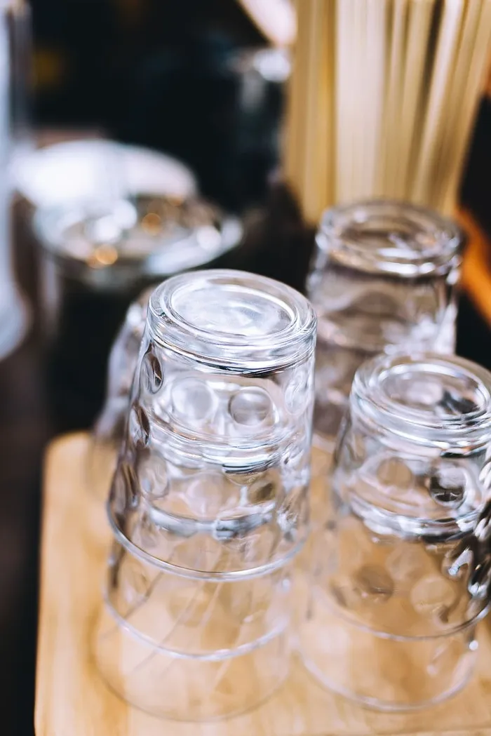 玻璃，水，餐具，透明，桌子，清洁，玻璃材料，透明