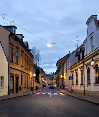 柏油路面、沥青、汽车、道路、小路、街道、建筑物、车辆