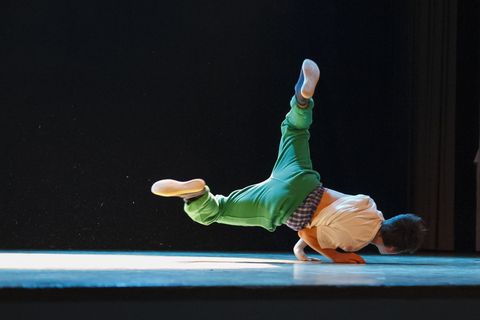 嘻哈、舞蹈、舞蹈表演、运动、平衡、健康生活方式、锻炼、室内