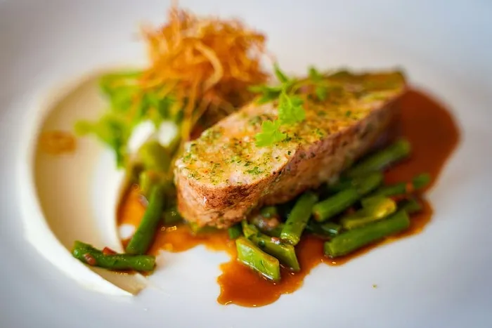 小牛、小牛肉、豆类、巴黎咖啡馆、芹菜、餐厅、高级餐厅、星级厨房
