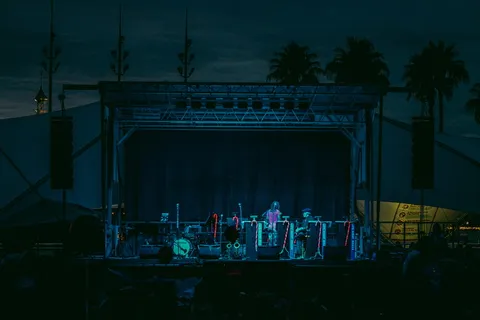 坦帕，柯蒂斯·希克森公园，音乐会，乐队，舞台，舞台-表演空间，夜晚，人群