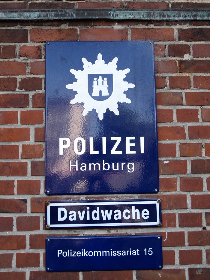 davidwache hamburg，警察，汉堡，电子邮件标志，文本，西文脚本，砖头，砖墙