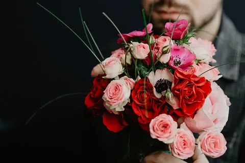 花瓶里排列整齐的花