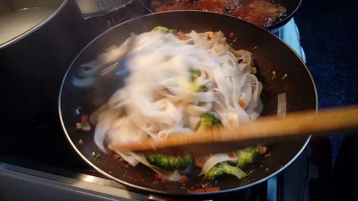 混合物，西兰花，中国菜，中国食品，食品，健康食品，肉类，面条