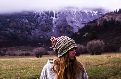 风景，山脉，人，女人，金发，金发，模糊，帽子