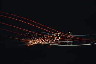 橙色和红色光的延时摄影