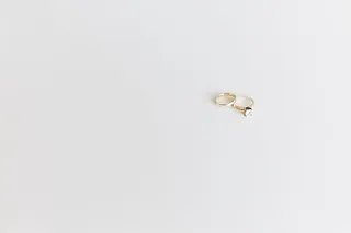 黄金、订婚、婚礼、戒指、珠宝、复制空间、摄影棚拍摄、室内