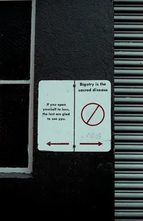 灰色、黑色、表面、墙壁、标志、左、右、无人