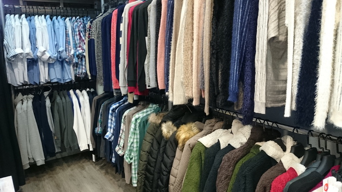 服装、折扣、商店、选择、变化、大型物件、悬挂、安排